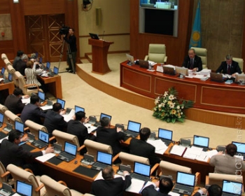 Парламент принял поправки в законодательство по вопросам страхования и исламского финансирования